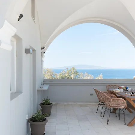 Central Hostel Oia-2